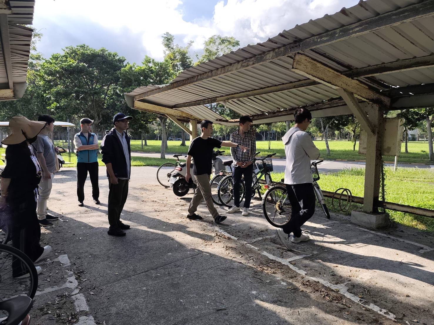 1141124現勘大門、機車棚、學人宿舍等(另開新視窗/jpg檔)圖片